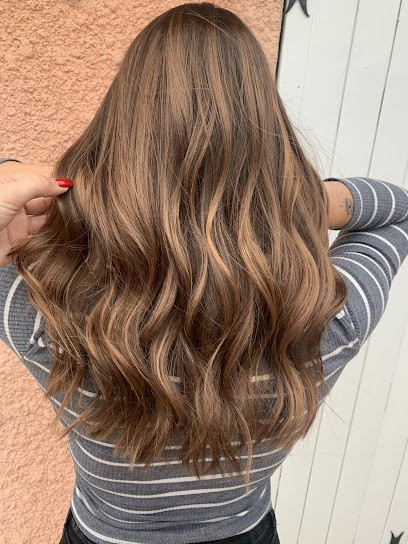 Laura Coiffure, Coiffeur à Domicile à Saint-Marcel