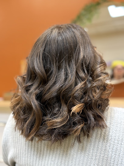 La Parenthèse De L'alchimiste Salon De Coiffure Végétal Bio Coiffeur à Bourbon-Lancy
