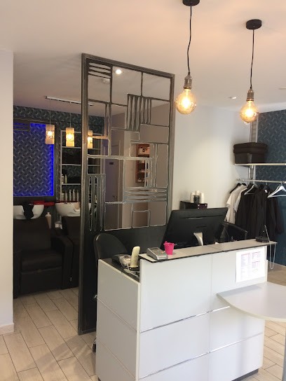 Infini Coiffure, Salon de Coiffure à Domalain