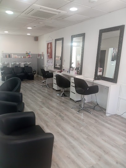 Studio 18, Salon de Coiffure à Janville